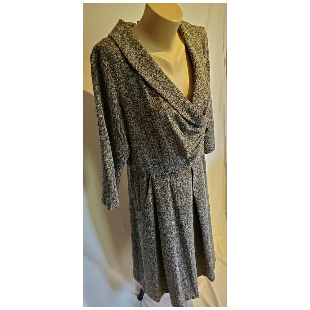 Julian Taylor Dress - Picture 3 of 6